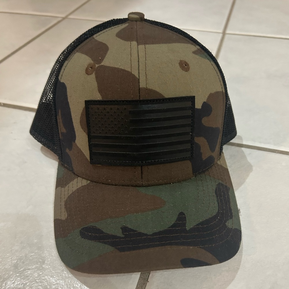 Men’s camo hat
